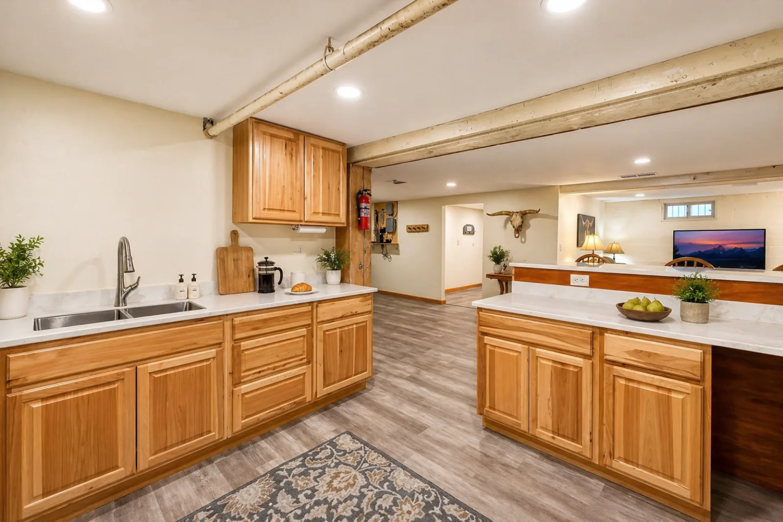 Harbour Hideout apartment upstairs — three king bedrooms